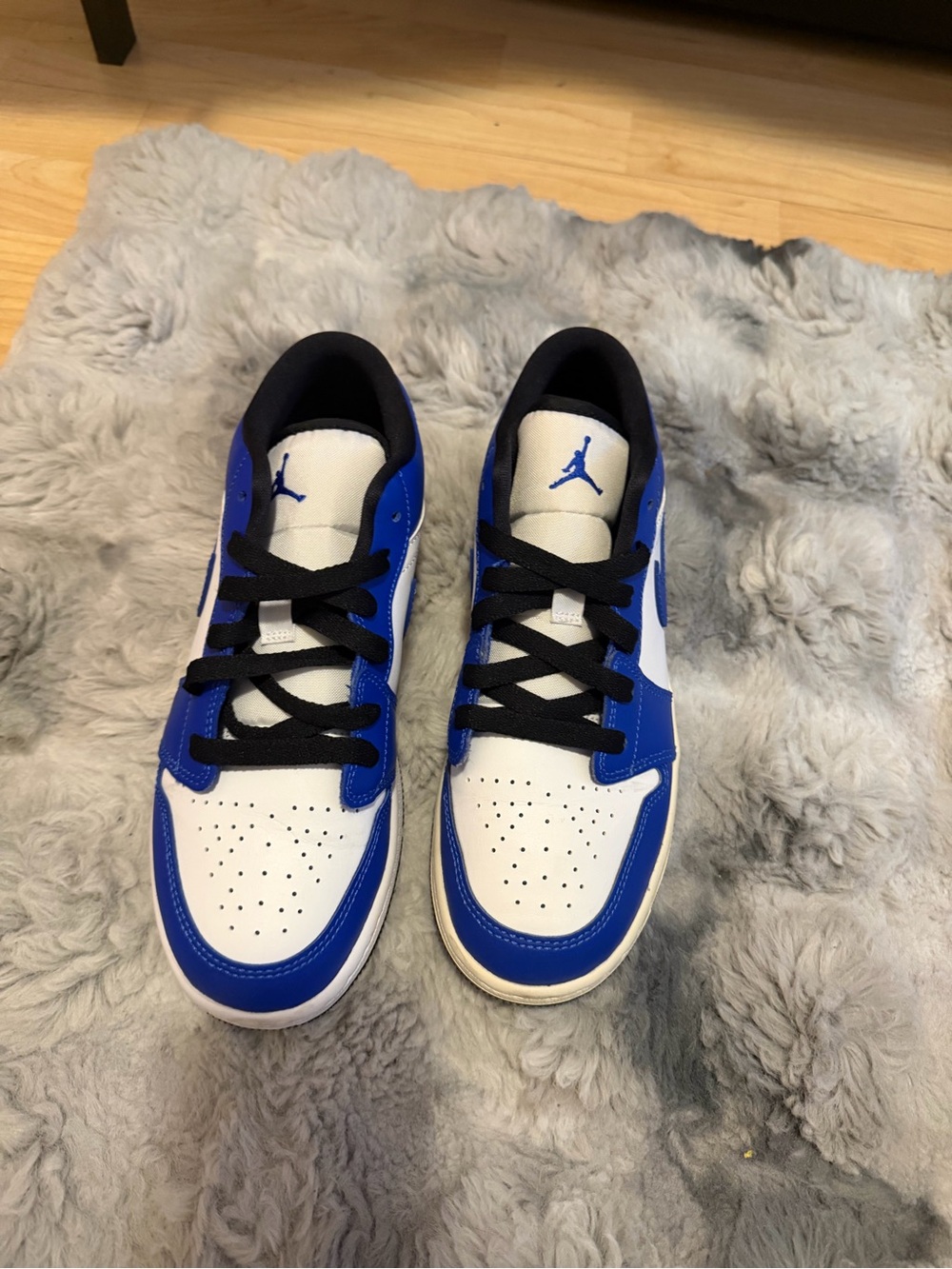 Nike Men’s Low-Top Sneakers in White, Blue and Black